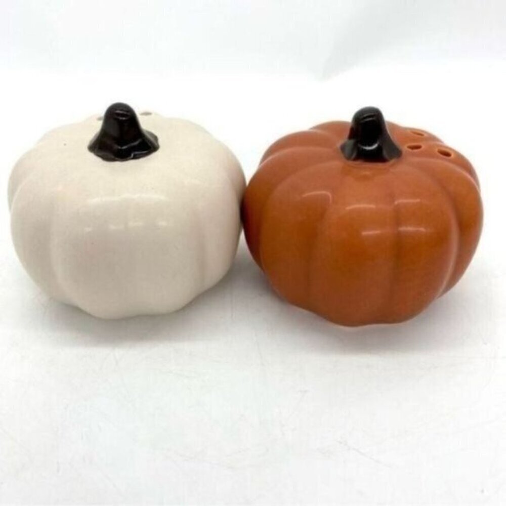 Pumpkin Salt and Pepper Shaker Set New